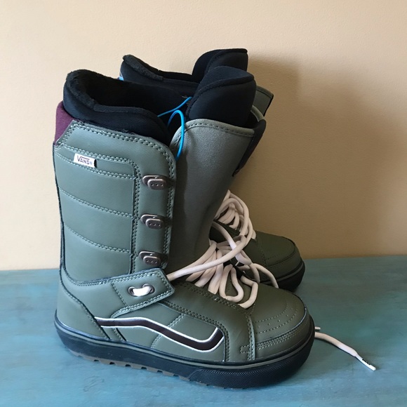 Vans Shoes - Vans snowboard boots